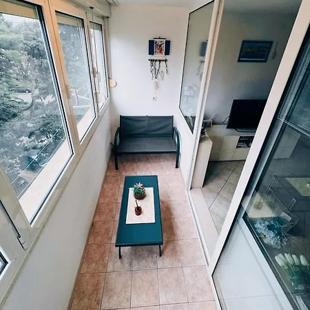 Cecilia Apartment *