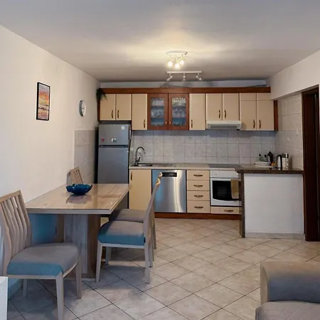 Cecilia Apartment *
